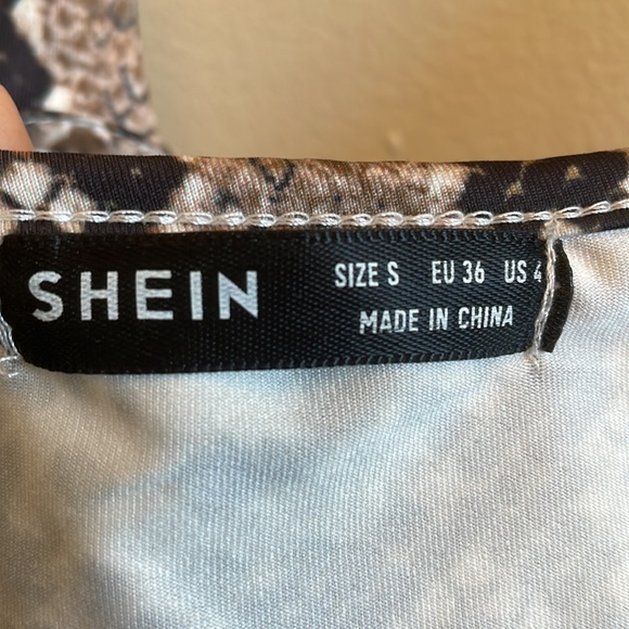 ✨3/$15✨Snakeskin Cami Top - Picture 2 of 7